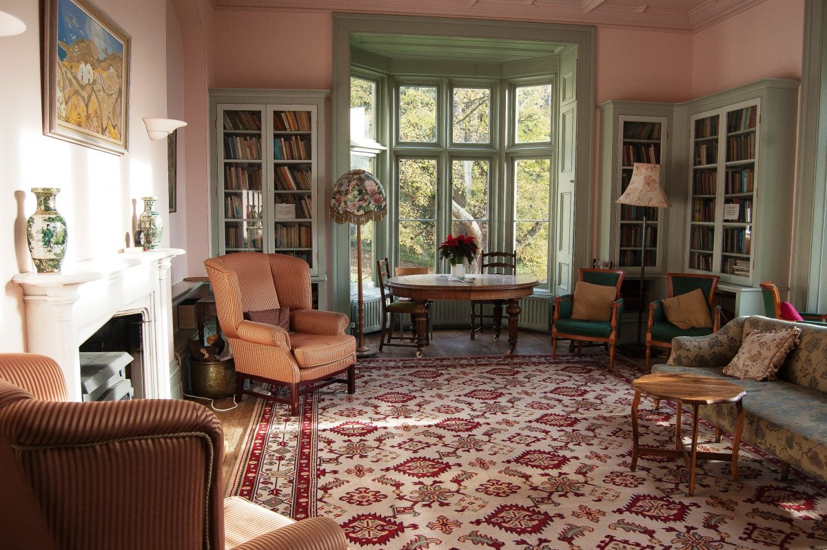 Library with log burner at Hawkwood